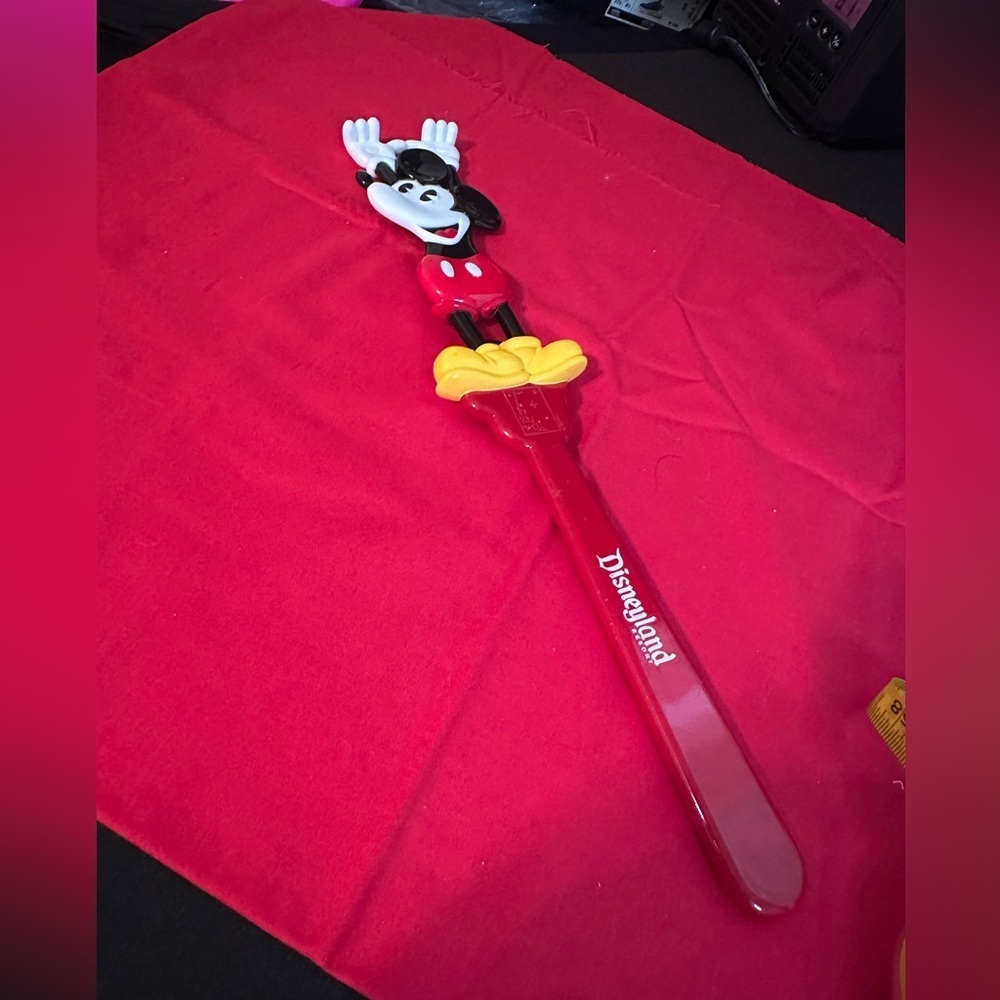 Disneyland Red Mickey Mouse Back Scratcher